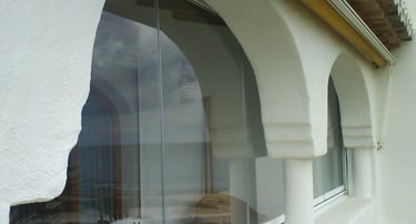 Cortina de Cristal Plegable en terraza balcón.