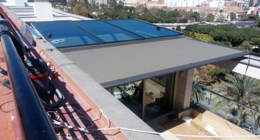 Lucernario de vidrios térmicos y Toldo veranda.