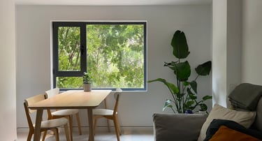 Ventana negro mate con fijos panoramicos.