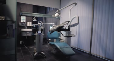 Dantų gydymas senjorams Kaune MAXDENTA klinikoje