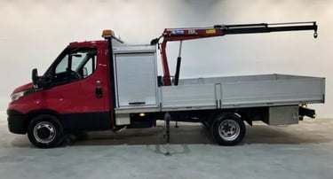 furgoneta caja abierta con pluma