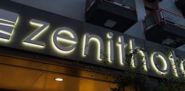 Hotel Zenit Leuchtschrift