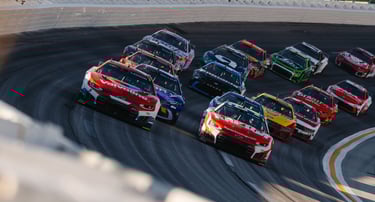 Tyler Reddick Vence em Atlanta: Segundo Triunfo Consecutivo em Corrida Caótica com Dupla Prorrogação