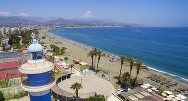 Faro y playa de Torre del Mar