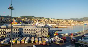 Vista do porto de Génova.