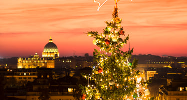 The Roaming Purser visitando Roma vista com arvore de natal 