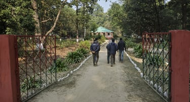 Forest guards and field biologists of VTR discussing rehabilation plans 