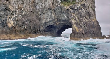 "Hole in The Rock" in the Bay Islands of New Zealand