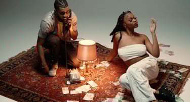 clip de tshanda et noah lunsi sur cyclorama fond blanc en studio en ile de france