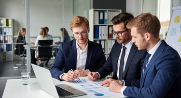 personas haciendo su trabajo con calidad