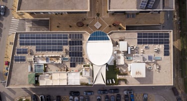 cubierta con paneles solares