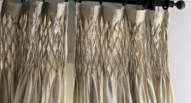 Tête de rideaux à nid d'abeille