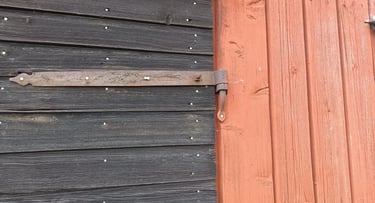 Discover our mineral-based natural wood paint in powder form. Easy to mix, zero VOC, breathable & perfect for a long-lasting 