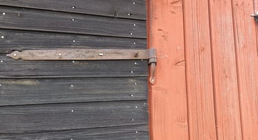 Discover our mineral-based natural wood paint in powder form. Easy to mix, zero VOC, breathable & perfect for a long-lasting 