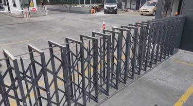Akordiyon kapı geçiş kapısı güvenlik kapısı