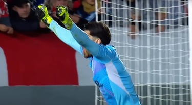 ROSSI APÓS DEFENDER DUAS COBRANÇAS DE PENALTIS E CLASSIFICAR O FLAMENGO PARA A SEMI-FINAL DA LIBERTA