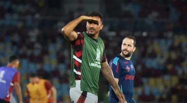Danilo no jogo de ida, no Maracanã, contra o Estudiantes.