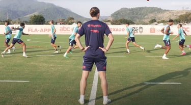 Filipe Luís comandando treino do Flamengo.