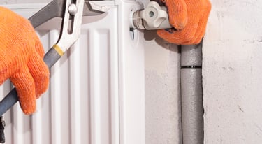 Installation de radiateur avec Karukera Plomberie pour un chauffage efficace.