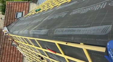 Écran sous-toiture HPV et liteaux alignés — préparation avant pose des tuiles à Saint-Germain-en-Laye