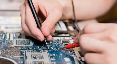 Servicio técnico avanzado de placas madre para laptops en Quito - H&P COMPU