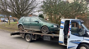 alt="Non-running car being loaded onto scrap truck in Malvern"