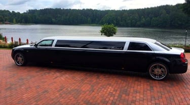 Chrysler 300C Bentley style limuzinas