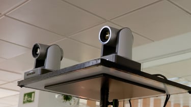 Camaras PTZ para la realización de streaming, equipo técnico de video y sonido, controladoras, av
