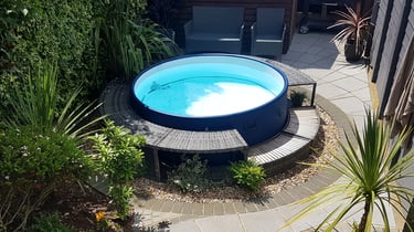 Circle paving around hot tub fan format tropical garden Romford - Hornchurch - Brentwood - Upminster