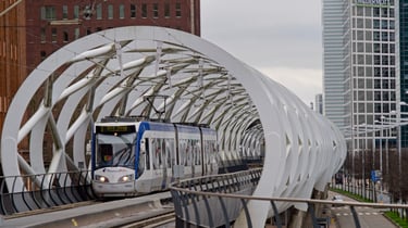 Photo of a tram heading to Den Haag Centraal