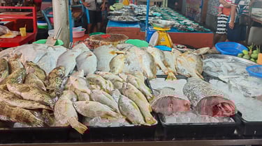 Ruam Charoen Market(ตลาดนัดร่วมเจริญ) à Packnam Chumphon