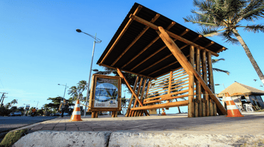 Banco para parada de onibus de eucalipto tratado - Imader