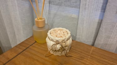 Stunning geometric jar, with twine bow. Filled with creamy soy wax and mini heart shaped wax melts. 