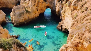 Tour no Algarve: Lagos, Albufeira, Benagil, Sagres, praias, falésias e castelo.