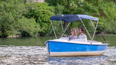 Bateau électrique L'Ace 4 places à louer chez NEMOOV à Nemours