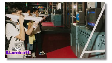 Meninos experimentando a Bazuca Super Scope 6’: testando a pontaria em jogos do Super Nes