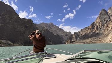 Attabad Lake in Hunza Valley, Pakistan – a stunning turquoise lake surrounded by mountains
