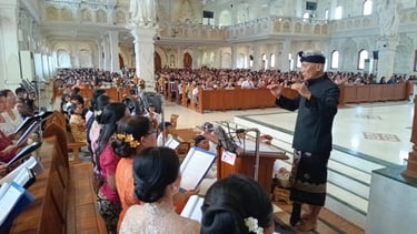 Koor Paroki Tuka di Paroki Roh Kudus Katedral Denpasar. I Gusti Ngurah Kumara