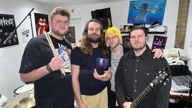 Le groupe rush on mars au complet posant pour la voix du nord