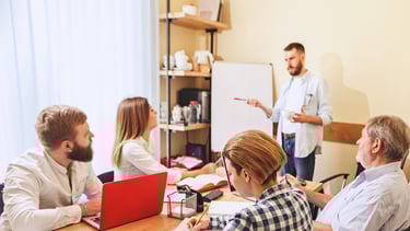 Incompany kennis en vaardigheden van medewerkers versterken.