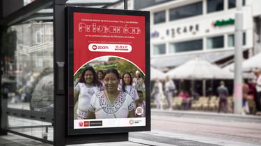 Mockup de panel publicitario promoviendo la historia de la Comunidad Yine