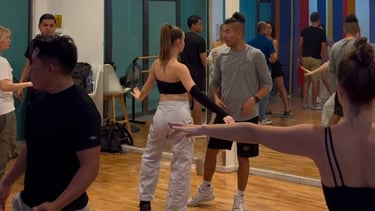 Group bachata dance class in Playa del Carmen, Mexico