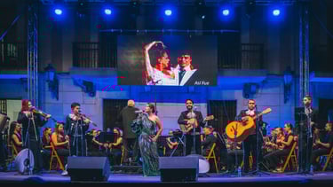 Mariachis en Madrid actuando coordinados en grupo