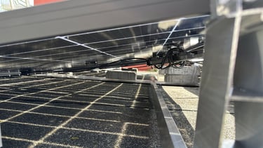 flachdach unter der unterkonstruktion solarmodule hochgebundene kabel