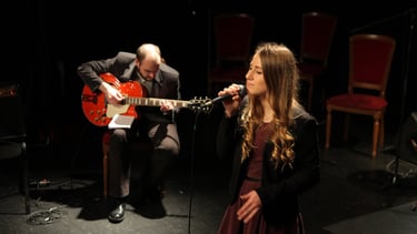 Koncerte gitaristas su dainininke