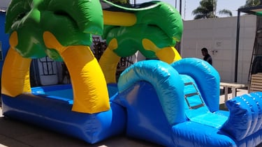 Venta de Inflables Acuaticos de Entrega inmediata www.sillasymesasfiestasdelsol.com