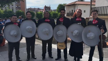 ALT imagen: Mariachi en banquete de boda en Madrid