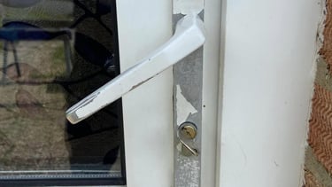 Picture of a broken upvc door handle.