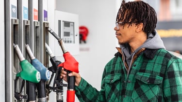 الاختيار بين بنزين 92 وبنزين 95 للعناية بالمحرك