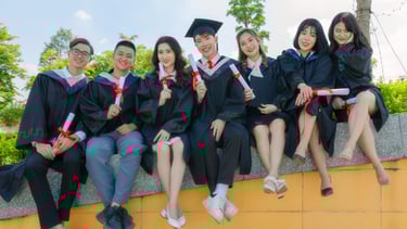 glückliche Absolventen